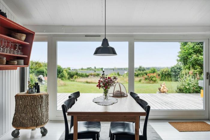 Udeliv Og Havluft I Sommerhus Ved Dråby Strand