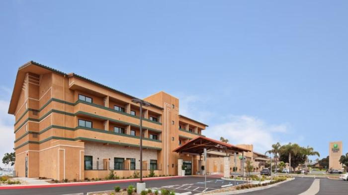 Holiday Inn Express Hotel & Suites Ventura Harbor by IHG