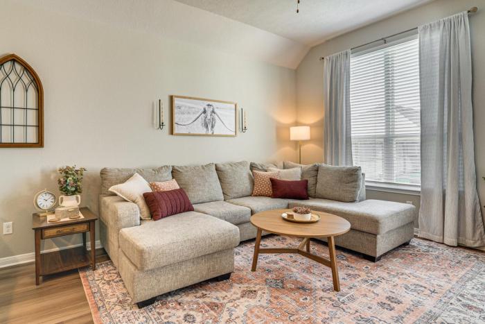 Texas AandM Game Day Hub Family Retreat with Yard