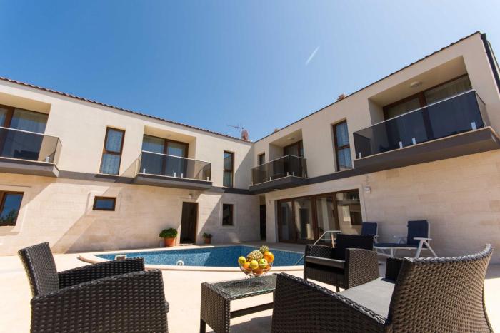 Family-friendly apartments with swimming pool Drvenik Veliki, Drvenik - 16377