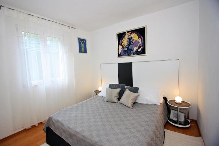 Apartments with parking space Supetar, Brac - 15017