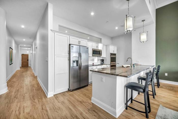 HUGE Luxury Flat in Playhouse Square | Downtown