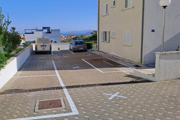 Apartments with parking space Vodice - 25148
