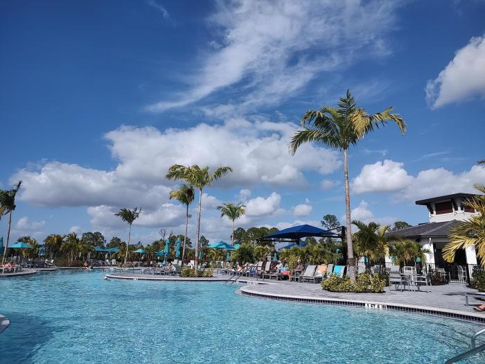 Spacious 3-bedroom coach home with golfing in Wellen Park