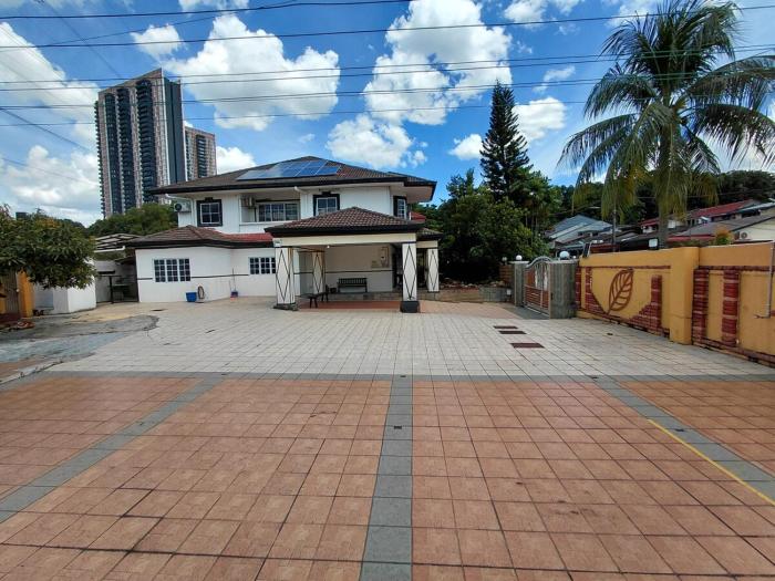 6 Bedroom 24 Pax Karaoke Pool Stay for Family OKR by Manhattan Group
