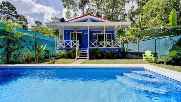 Casa Caribe Azul - Playa Negra 2BR with AC and pool