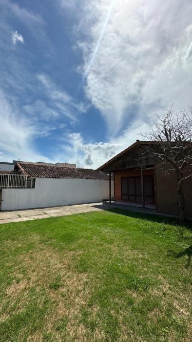 Casa ampla e bem localizada - 1 rua da praia