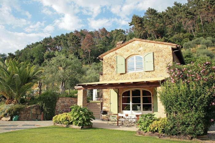 Historic Tuscan Villa With Views Of Versilia