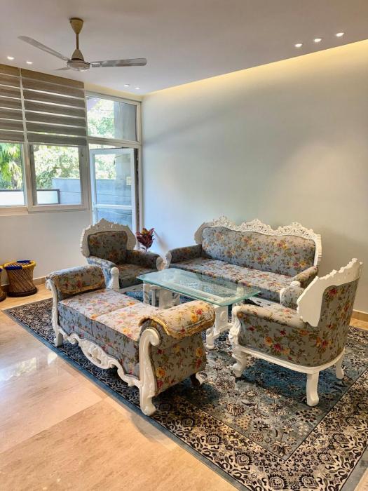 Luxurious 4-Bedroom House in the Heart of CR Park