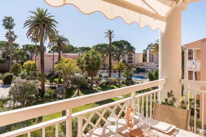 Sunny apartment sea and pool view