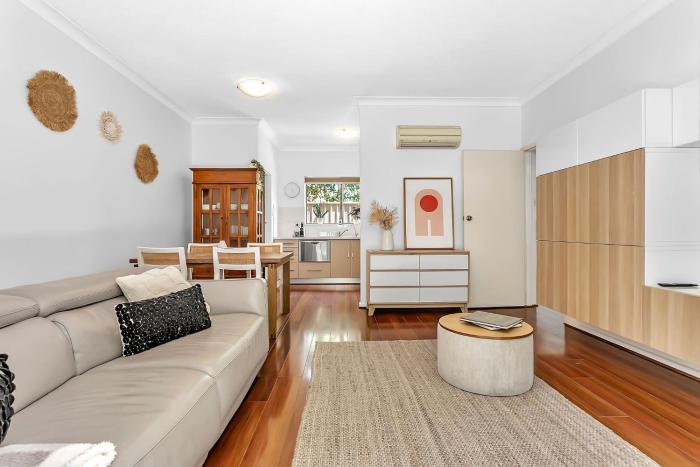 Secure Suite in Gated Complex, Courtyard, 5 Min CBD