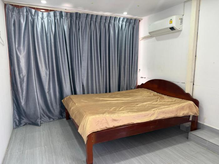 Independent Fully Furnished Apartment near River Side & Central Market Available