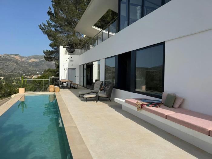 Villa With Optional Heated Pool In Jávea