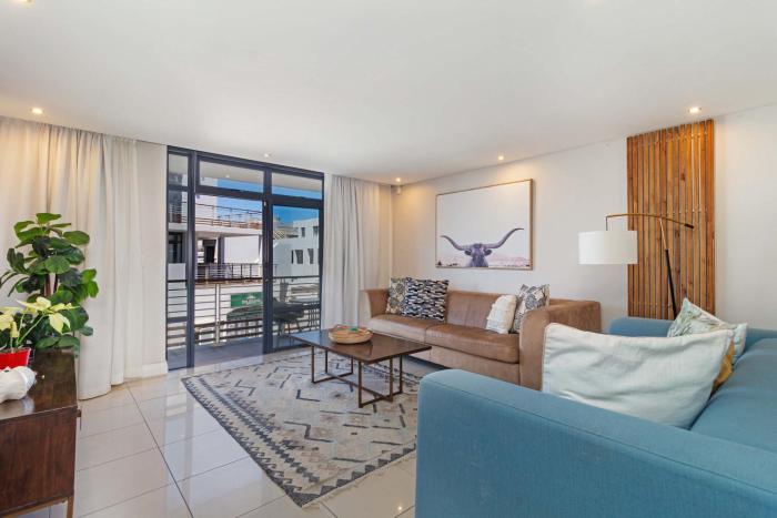 Elegant Contemporary Apartment at Eden on the Bay