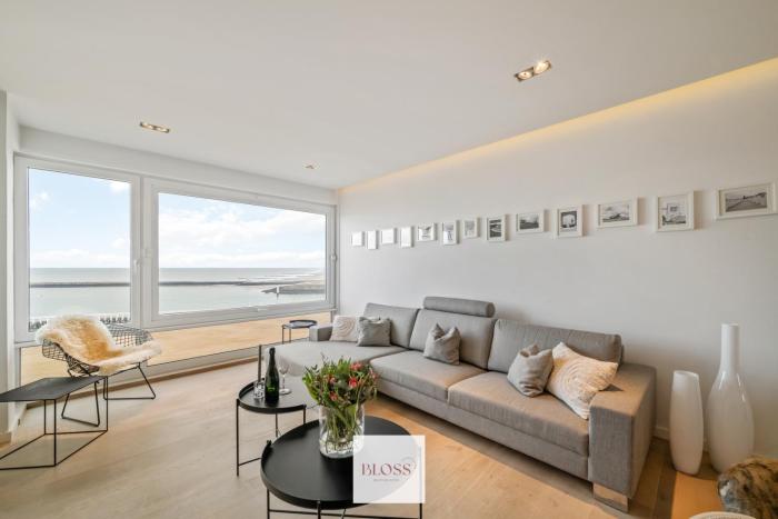 Nr 9 by the sea by BLOSS