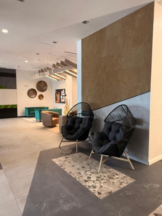 Exclusive Deluxe Queen Suite Luxury Boutique Building Downtown Hartford FREE PARKING