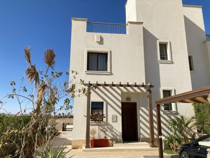 Cyan Lagoon-front Shared Pool & Evening Sunsets