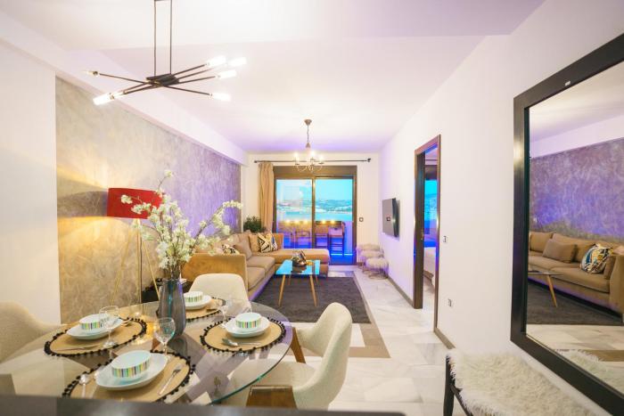 Unique Waterfront 2 BR - Marina Walk & Beach