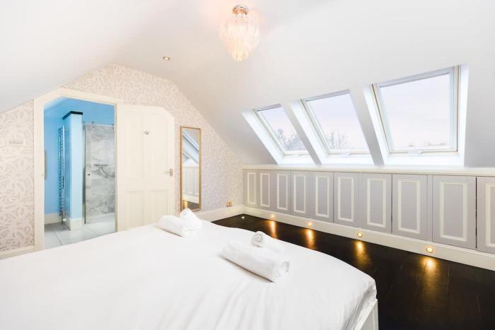 Large 4 Bed Family Home in Kenilworth with parking