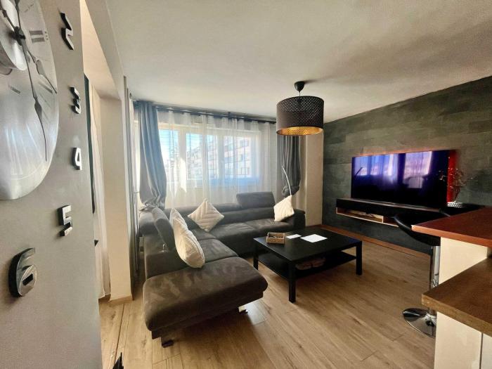 Ariane - 4-6p - Near Spacial Center & Metro