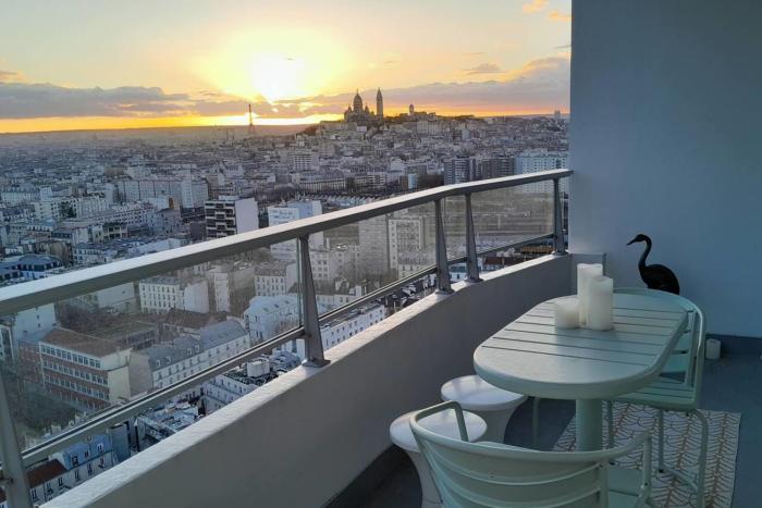 Eiffel Tower & Montmartre View 4 Terraces