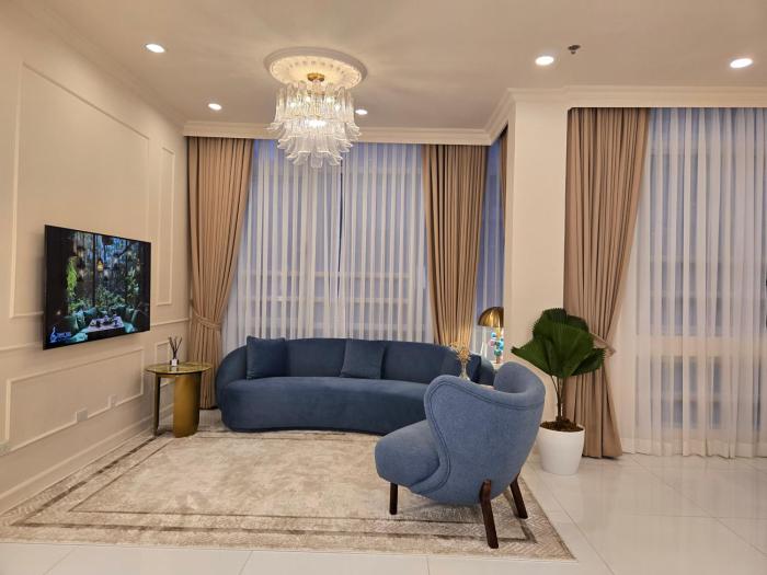 Elegant 4BR penthouse in BGC