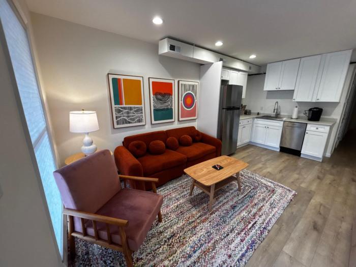 The Retro Retreat 3rd Floor Apartment