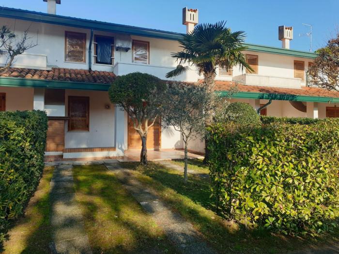 Two-level flat with garden and pool