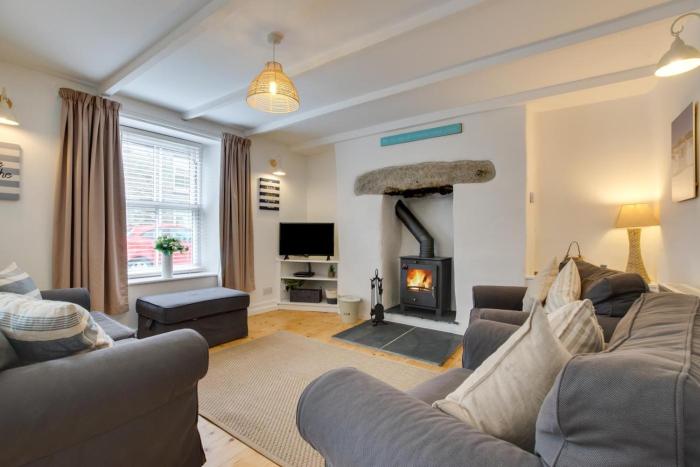 2 Bed in Porthleven oc-seasal