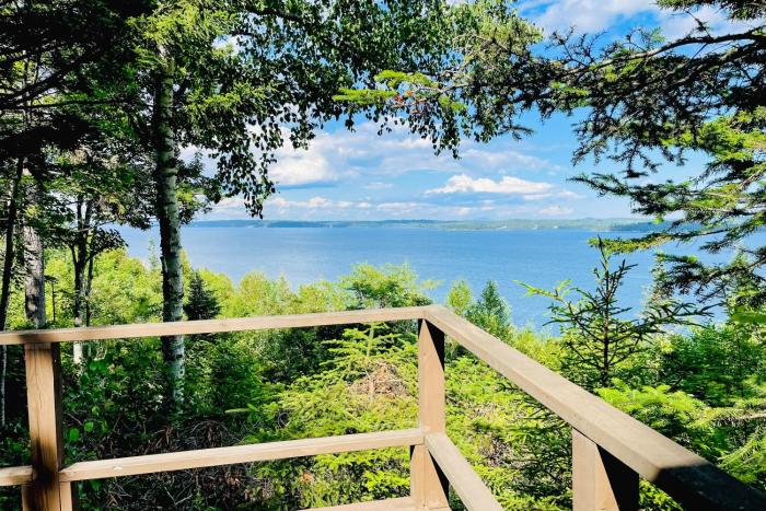 Bay-View Getaway w Deck Between Camden & Belfast!