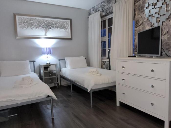 Dernvale House -Double Room - sleeps 2