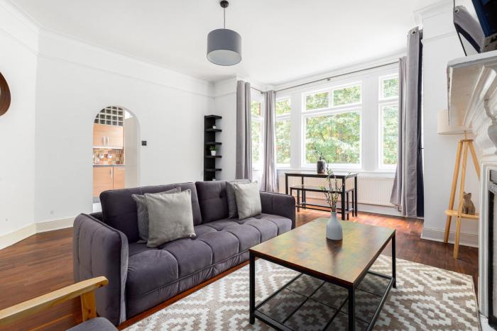 Stylish 2-Bedroom Apartment in Chiswick