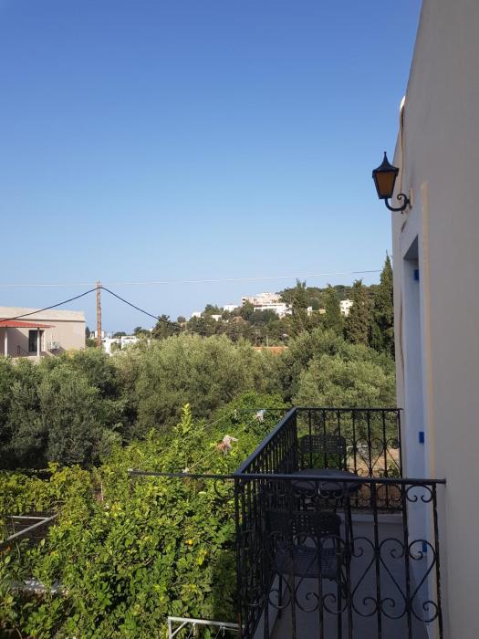 Panormos-Nice studio with row of trees