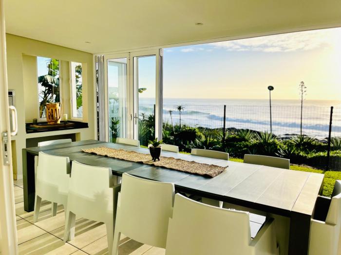 Ballito Beachfront, Walk to Village, 5BR Luxury