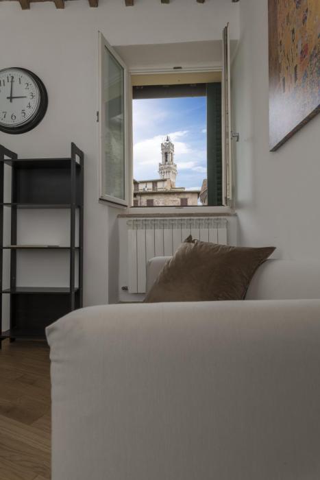 The Siena View - Charming Top Floor Apartment
