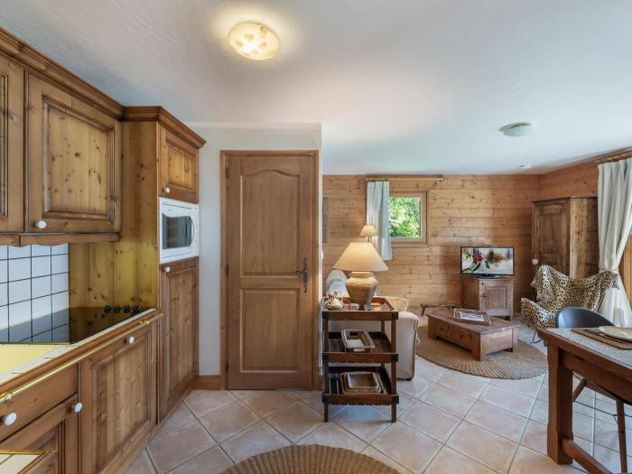 Appartement lumineux avec terrasse sud, proche pistes, parking - FR-1-566-64