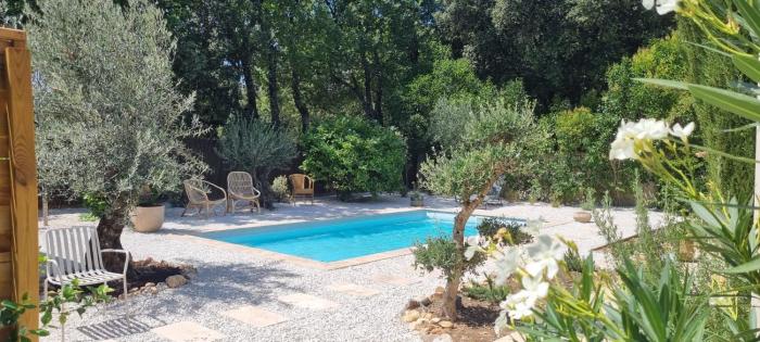 Havre de paix avec piscine & spa - proche Ventoux