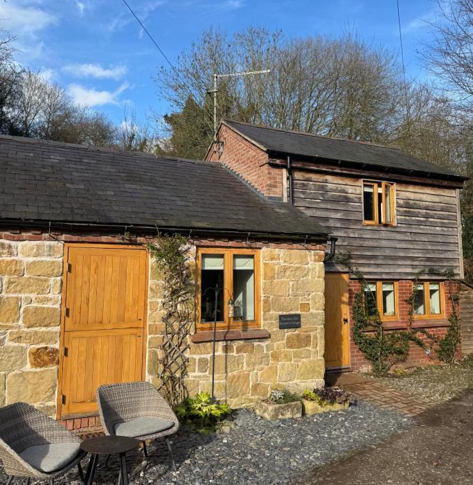 Woodland, Canal & Lakeside Cottage