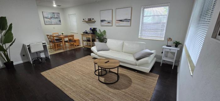 Cozy private 2BR Home with Outdoor space and BBQ grill