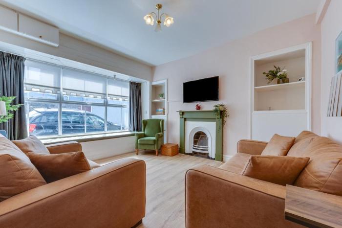 4 Bed in Tenby oc-pw9281