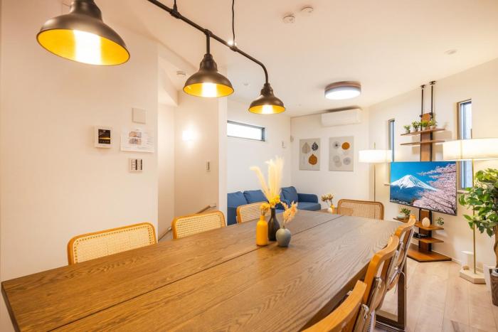 6 mins from Skytree, 4 minutes on foot from the station, free parking, maximum 8 people, newly built