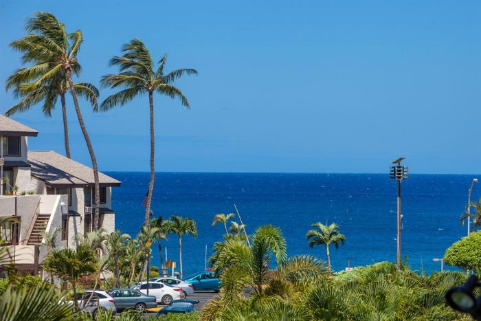 NEW LISTING Kamaole Sands #8-208 Central AC, Near Beach, Granite, Fitness Center