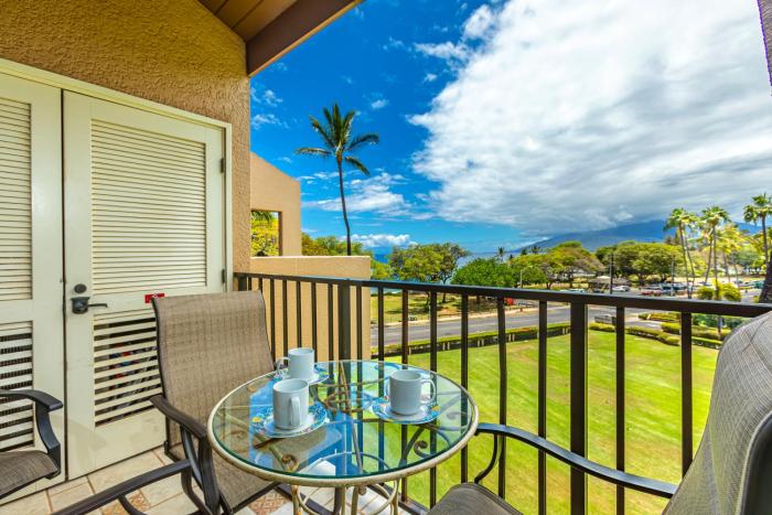 Kamaole Sands #10-404 Great Location Ocean view, AC, Fitness Center