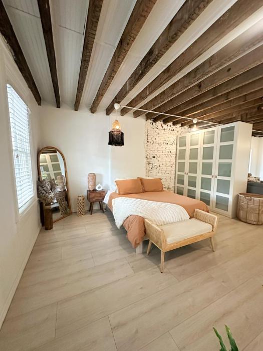 Home for 8, Parking & Patio