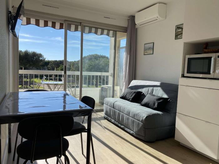 Agréable appartement climatisé avec vue sur parc - FR-1-553-334