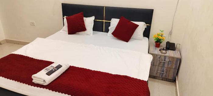 Hotel Shivam - Near Anand Vihar Railway Station