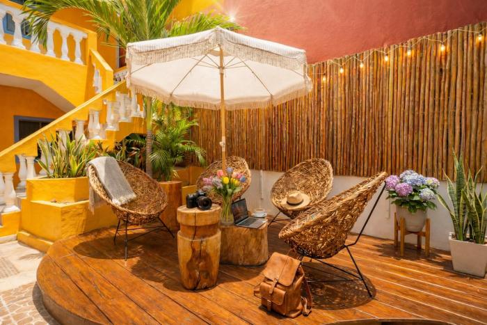 Romantic Escape-200m to Beach in Prime Center with Fast WiFi & Value Stay 15