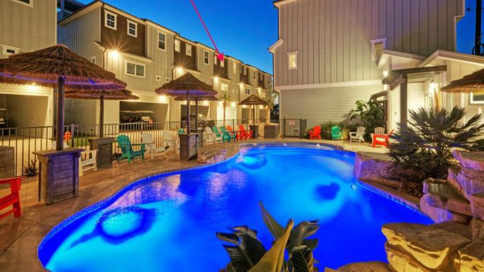 Island Paradise by AvantStay Pool Island Views