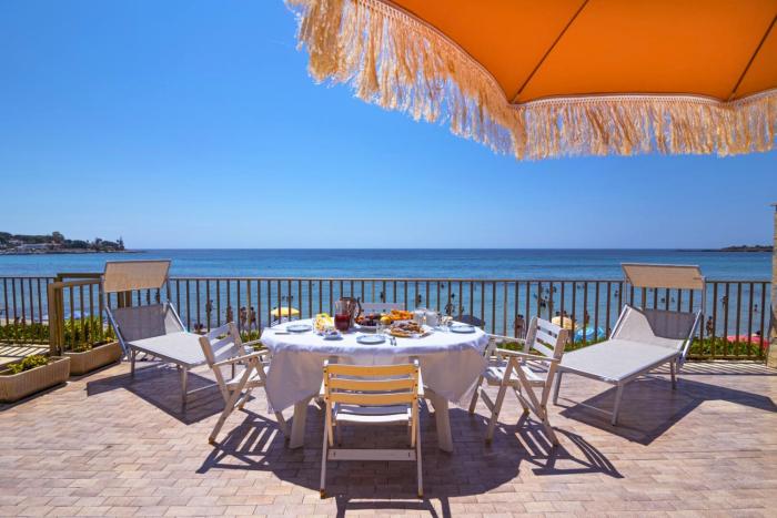 Villa Seahorse, Fontane Bianche, Siracusa, BEACHFRONT, great wifi, beautiful garden