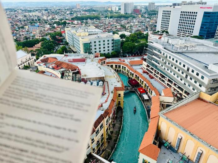Grand Canal View Balcony Cozy Staycation Netflix